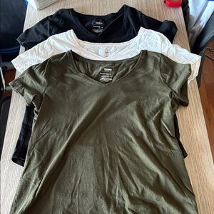 Sonoma Goods For Life Bundle of 3 V Neck the Everyday Tee Shirt Womens Medium